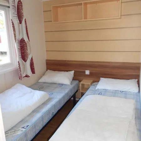 Kamp alanı Mobil A034 Village Siblu 4*